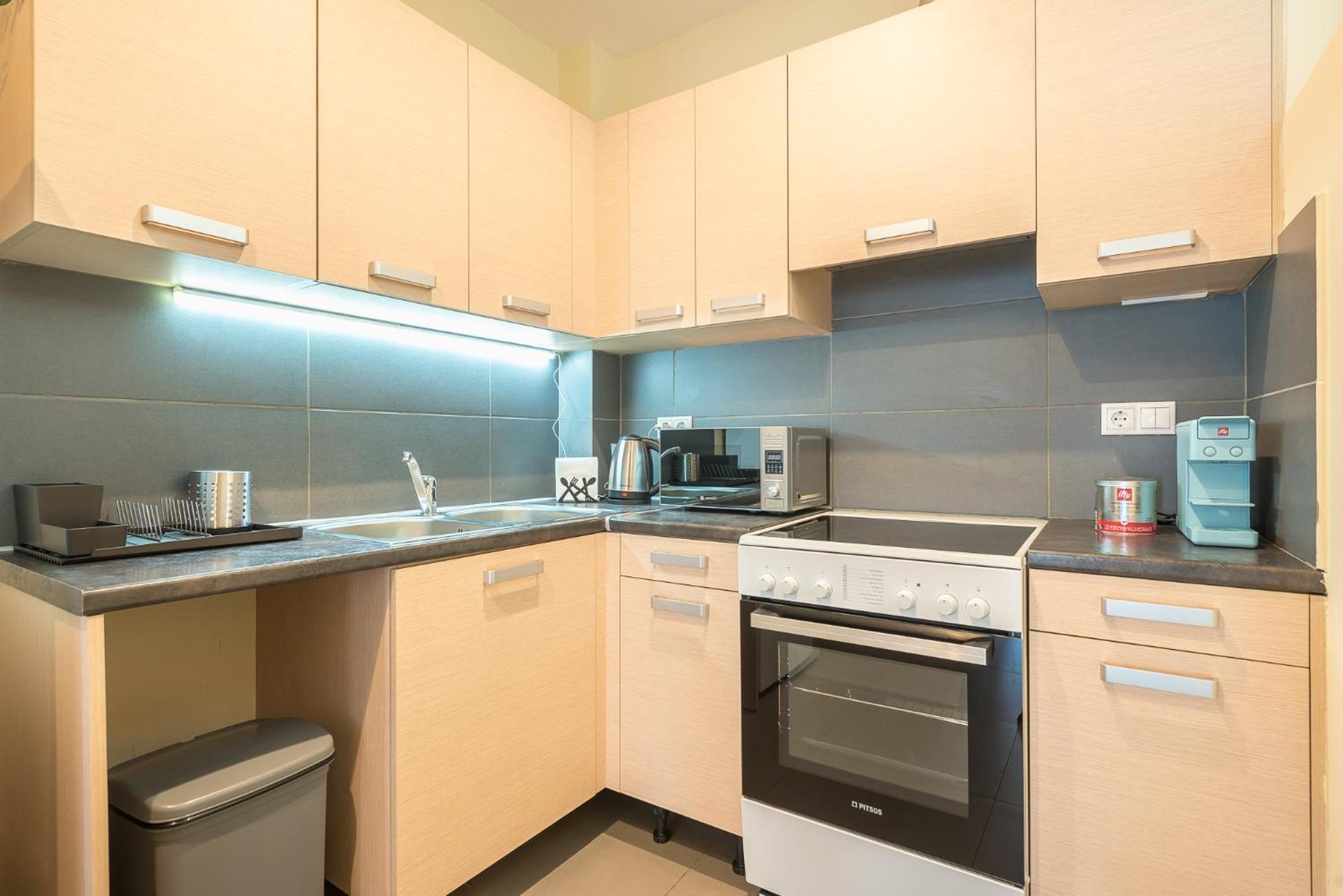 Apartment Artistic 2br Maisonette: An Architectural Delight *
