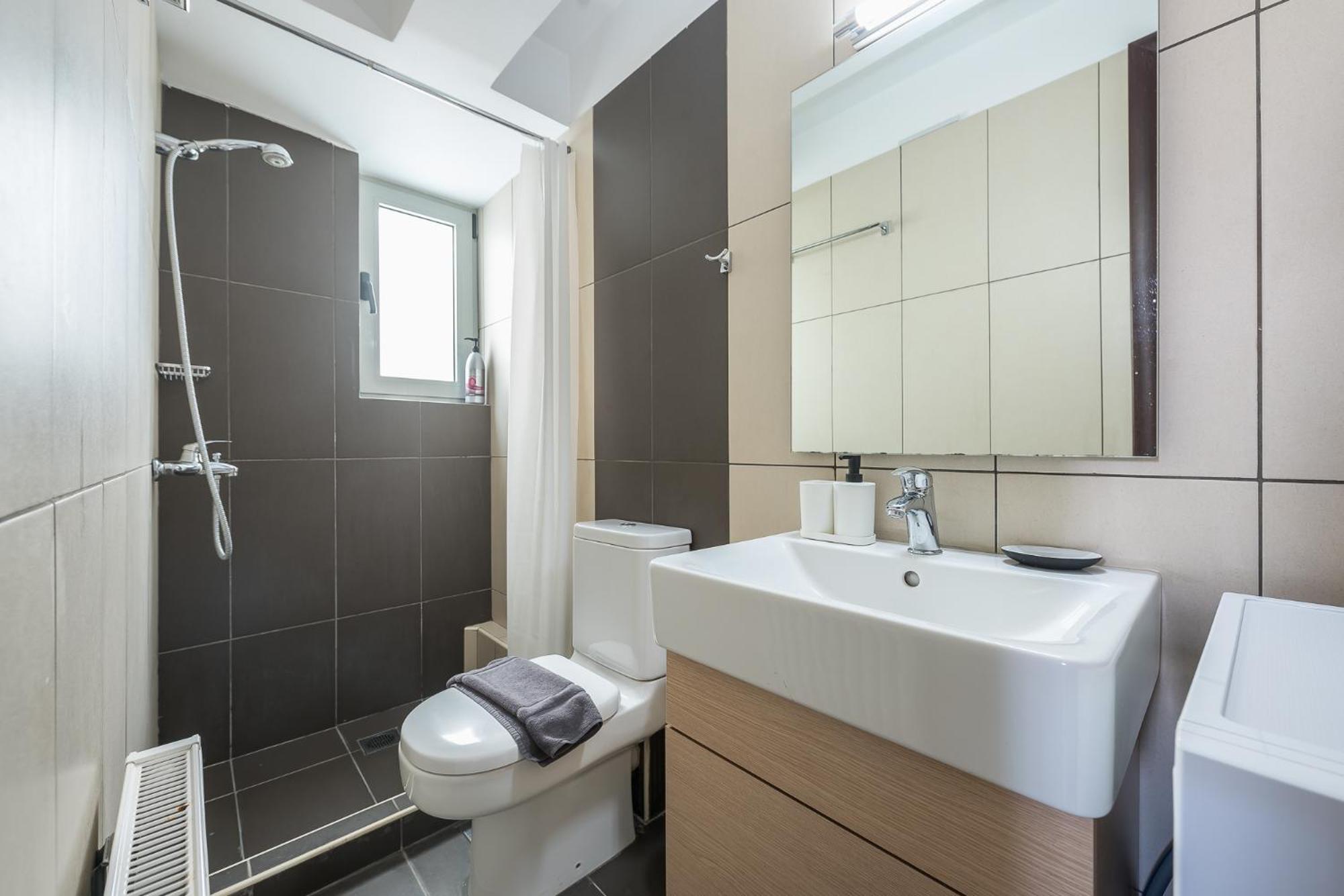 Artistic 2br Maisonette: An Architectural Delight Apartment *