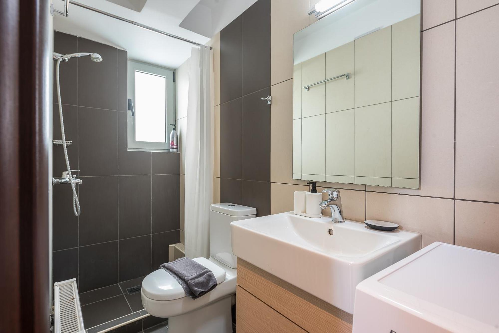 Artistic 2br Maisonette: An Architectural Delight Apartment *