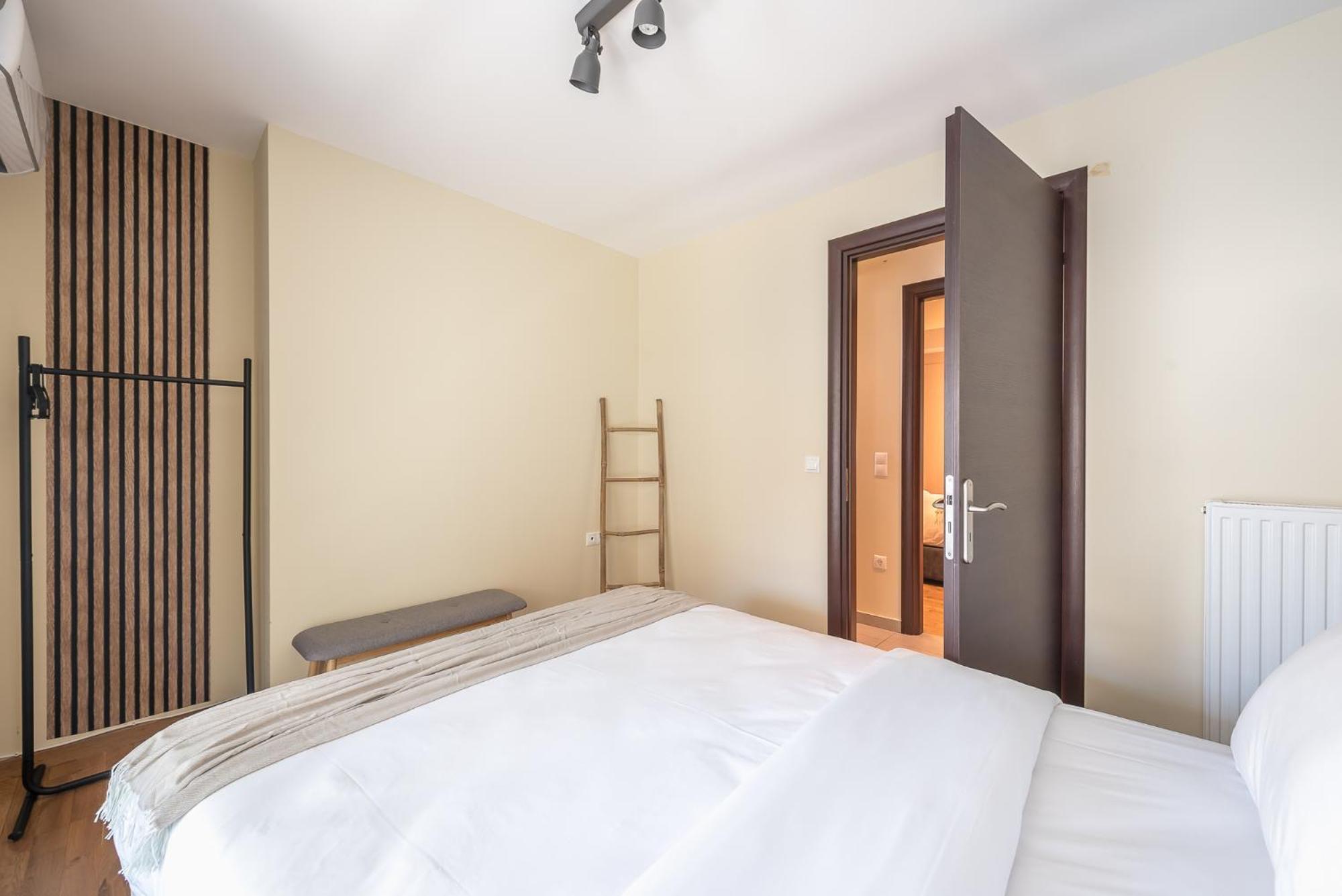 Apartment Artistic 2br Maisonette: An Architectural Delight