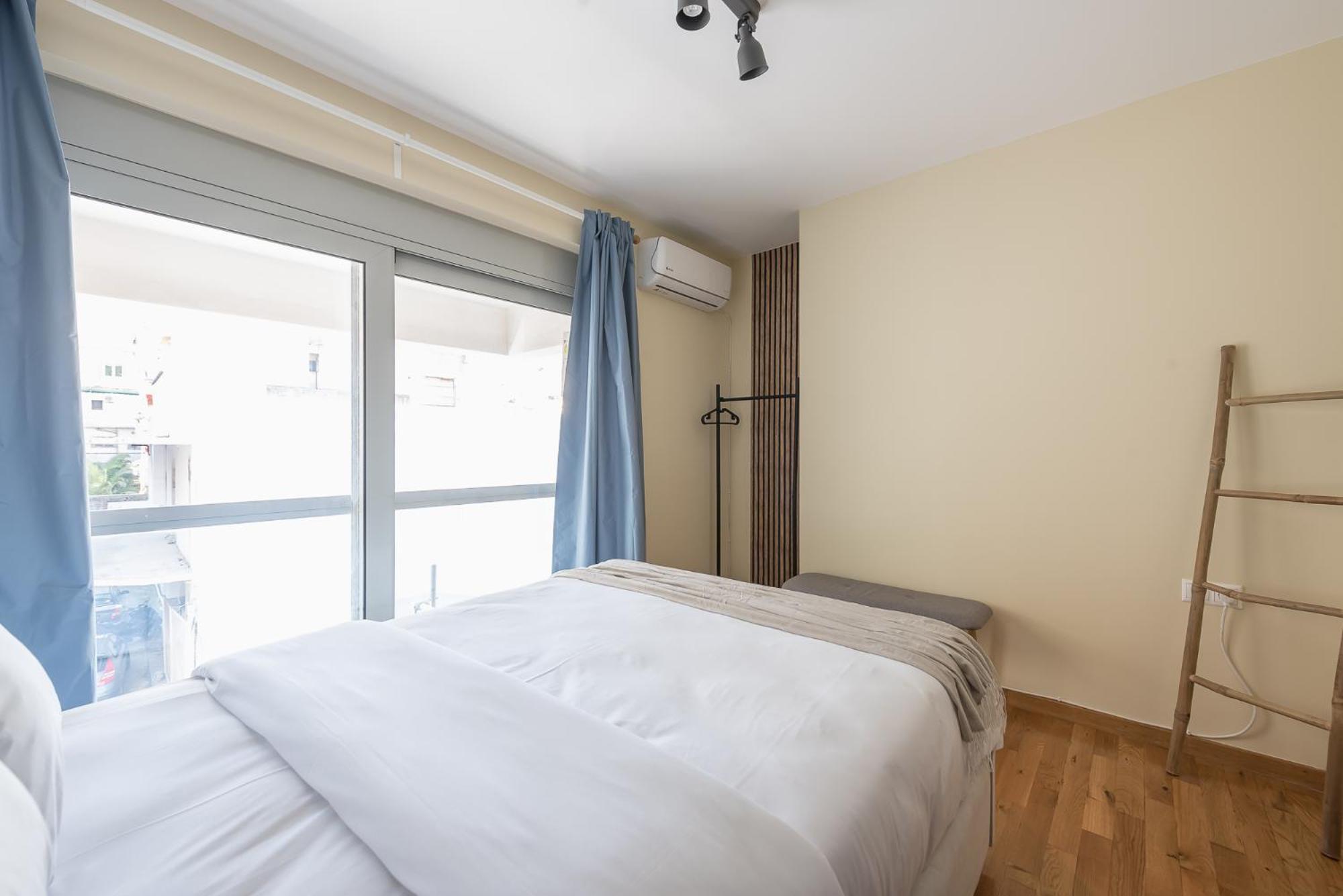 Apartment Artistic 2br Maisonette: An Architectural Delight *
